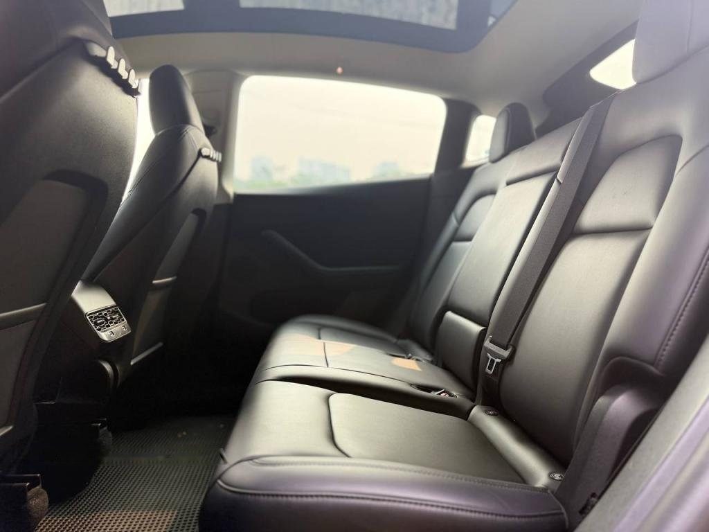 Tesla Model Y Electric RWD photo 5