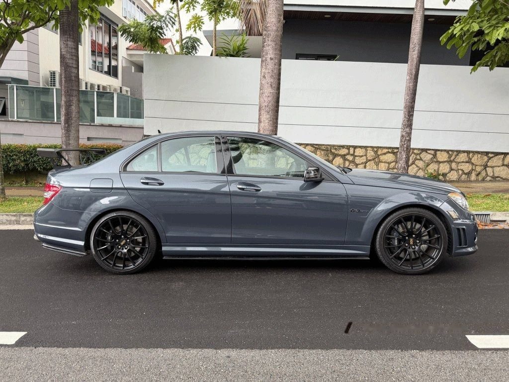 Mercedes-Benz C-Class C63 AMG (COE till 02/2030) photo 3