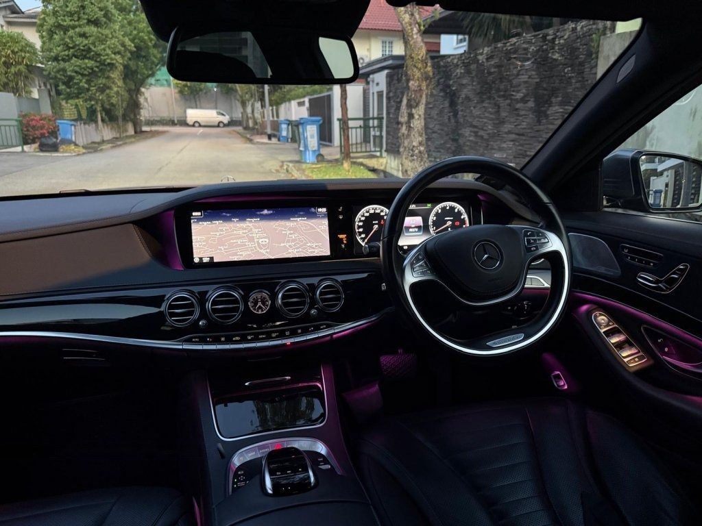Mercedes-Benz S-Class S320L photo 6
