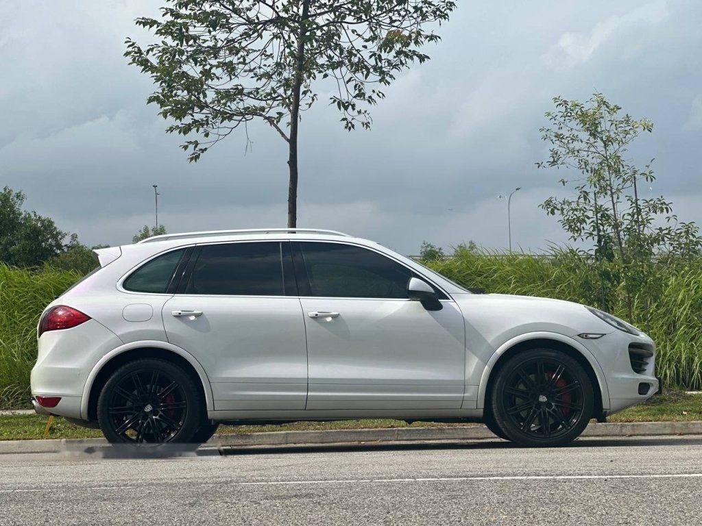 Porsche Cayenne Turbo 4.8A Tip (COE till 01/2031) photo 3
