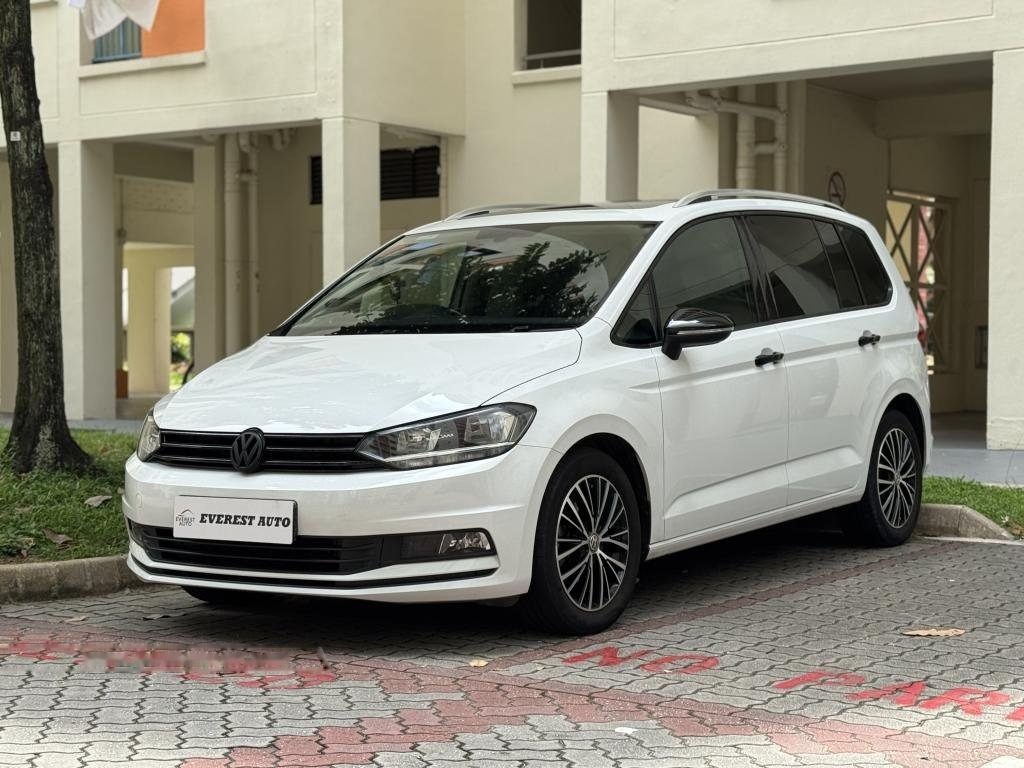 Volkswagen Touran 1.4A TSI Comfortline Panoramic Roof photo 2