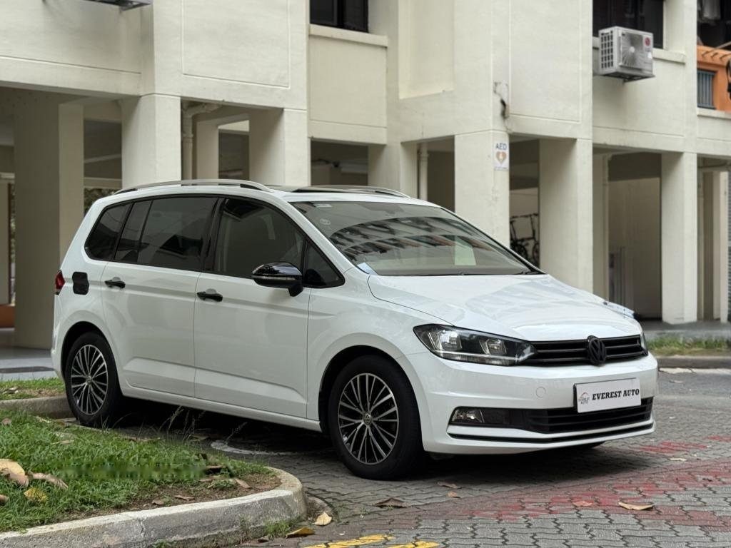Volkswagen Touran 1.4A TSI Comfortline Panoramic Roof photo 3