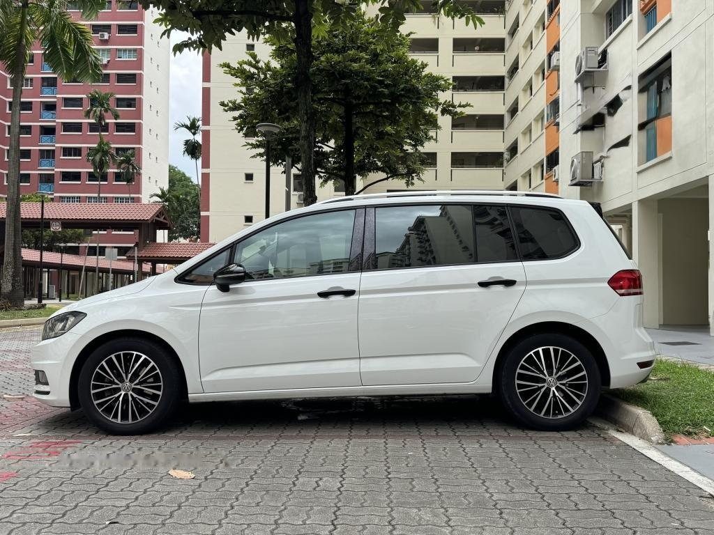 Volkswagen Touran 1.4A TSI Comfortline Panoramic Roof photo 4