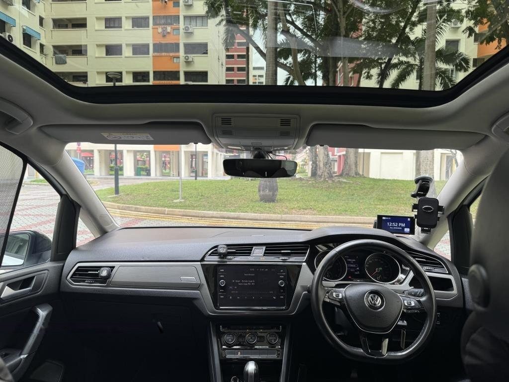 Volkswagen Touran 1.4A TSI Comfortline Panoramic Roof photo 8