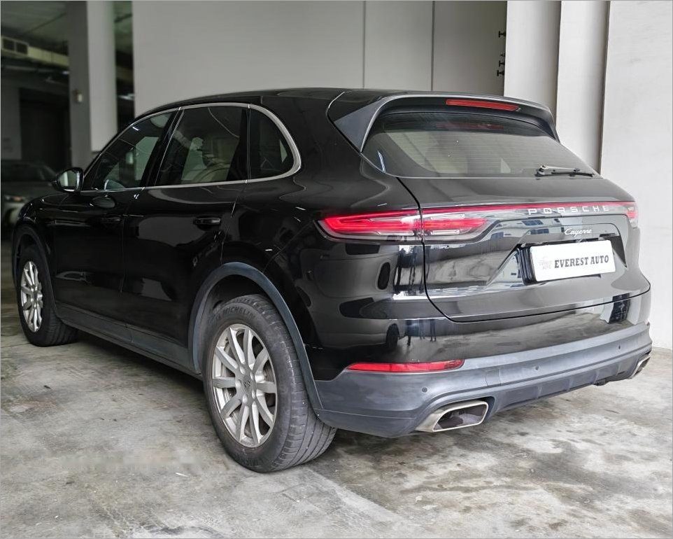 Porsche Cayenne 3.0A Tip Sunroof photo 3