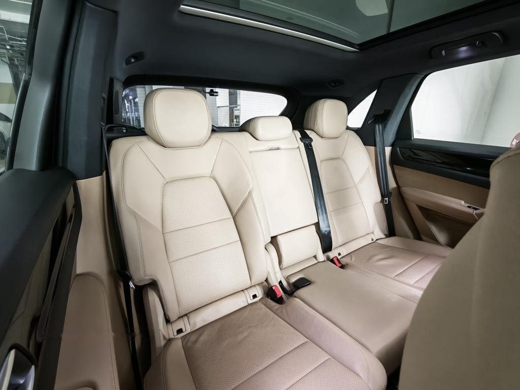 Porsche Cayenne 3.0A Tip Sunroof photo 8