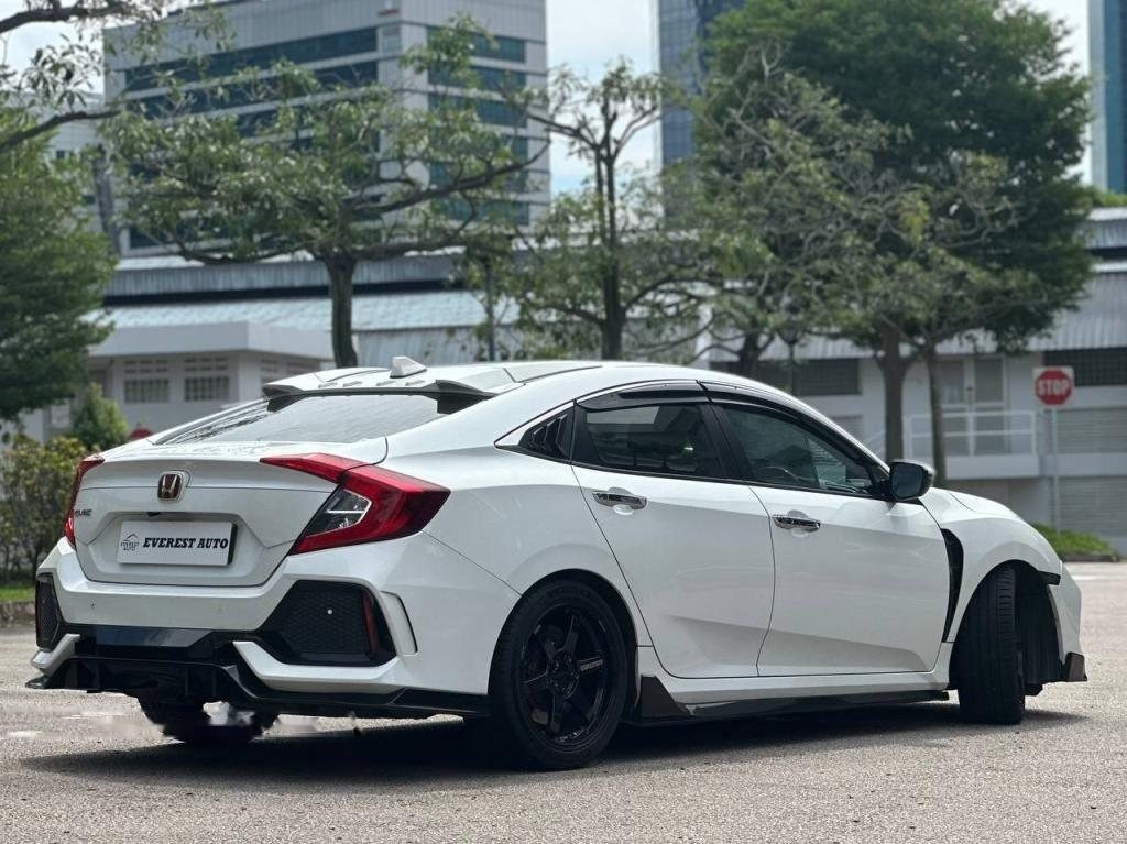 Honda Civic 1.5A VTEC Turbo Sunroof photo 3