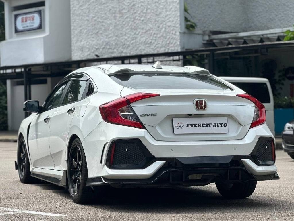 Honda Civic 1.5A VTEC Turbo Sunroof photo 4
