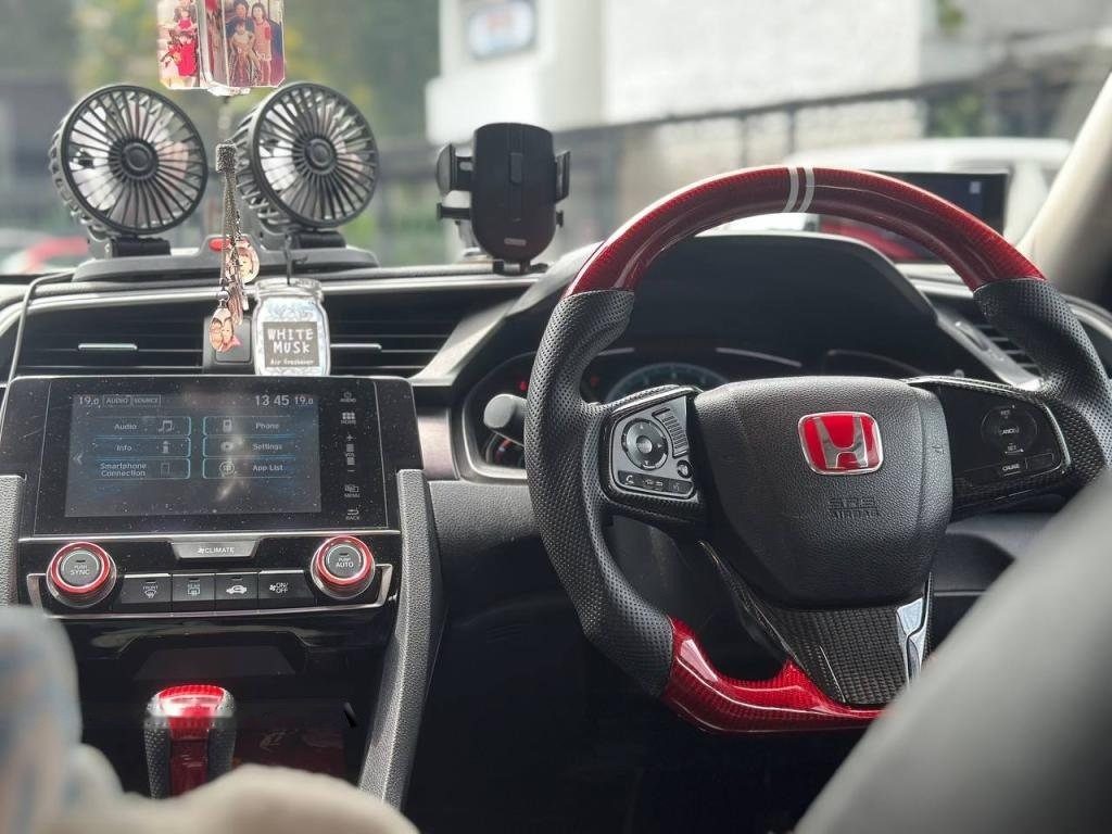 Honda Civic 1.5A VTEC Turbo Sunroof photo 6