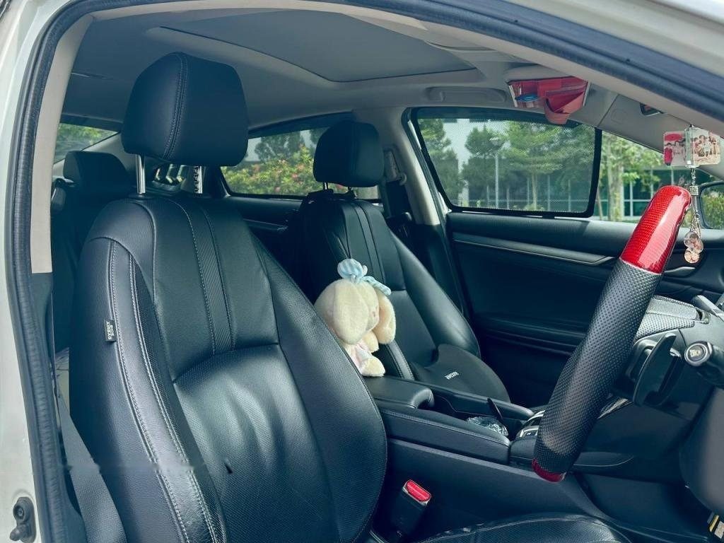 Honda Civic 1.5A VTEC Turbo Sunroof photo 7