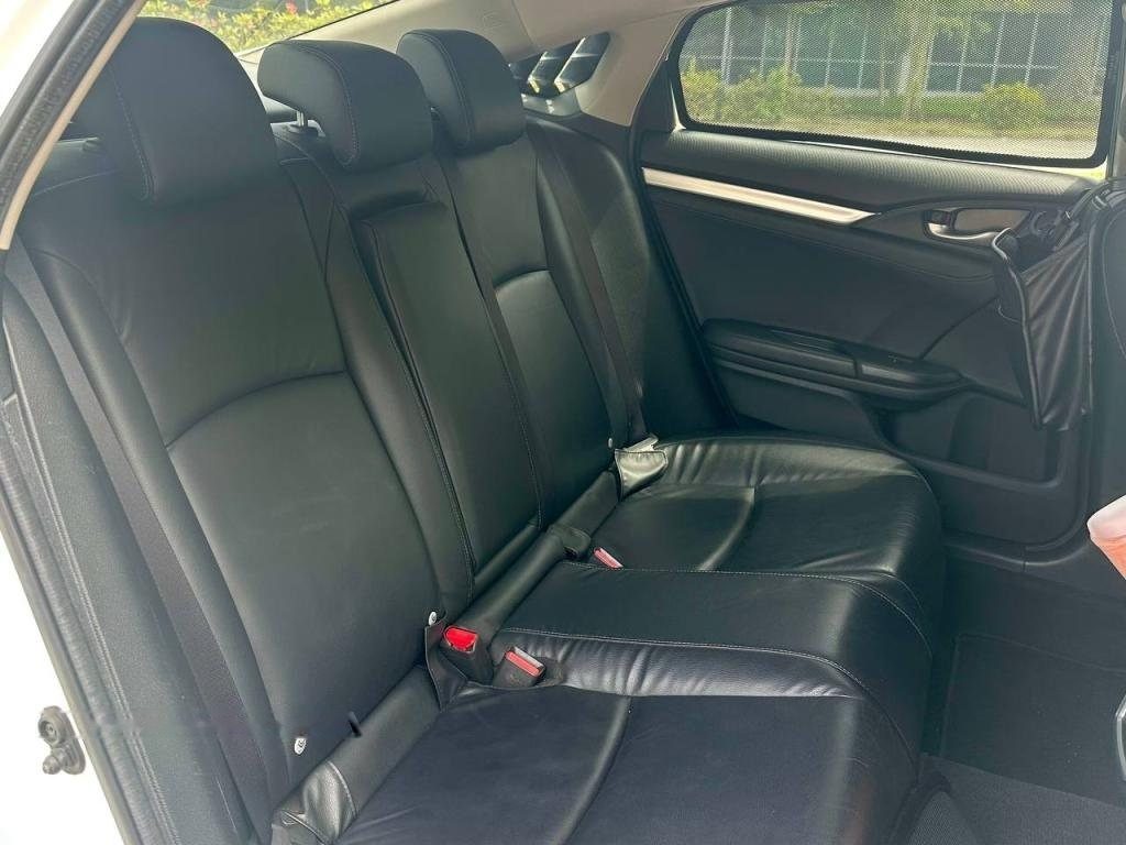 Honda Civic 1.5A VTEC Turbo Sunroof photo 8