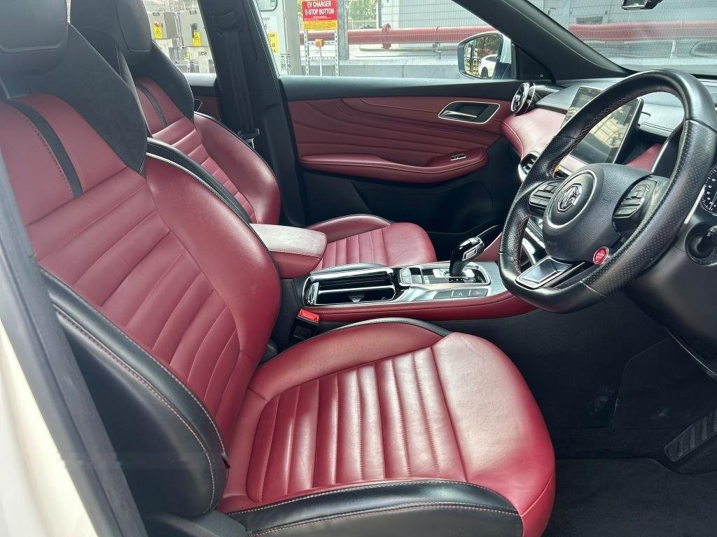 MG HS 1.5A Turbo Exclusive Panoramic Roof photo 7