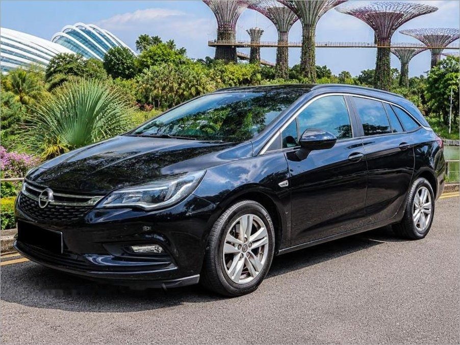 Opel Astra Sports Tourer Diesel 1.6A Turbo photo 1