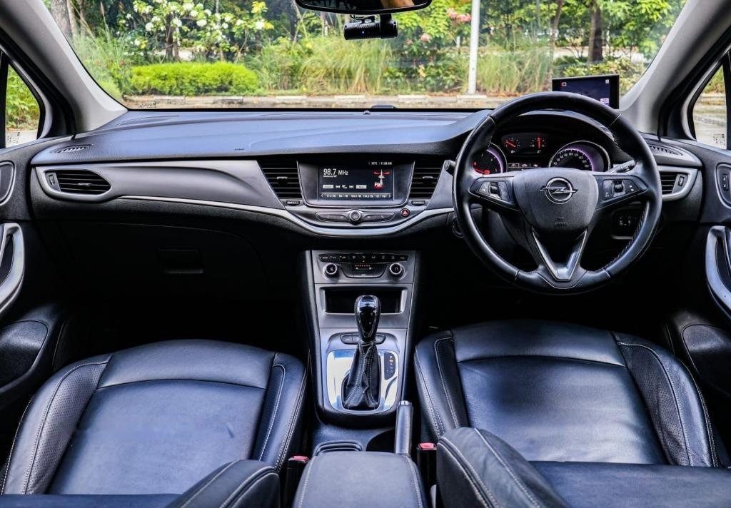 Opel Astra Sports Tourer Diesel 1.6A Turbo photo 5