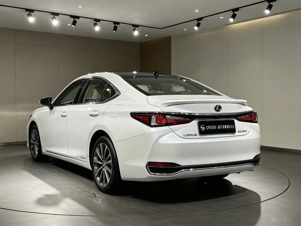 Lexus ES250 Luxury Sunroof photo 3