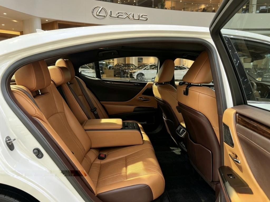 Lexus ES250 Luxury Sunroof photo 6