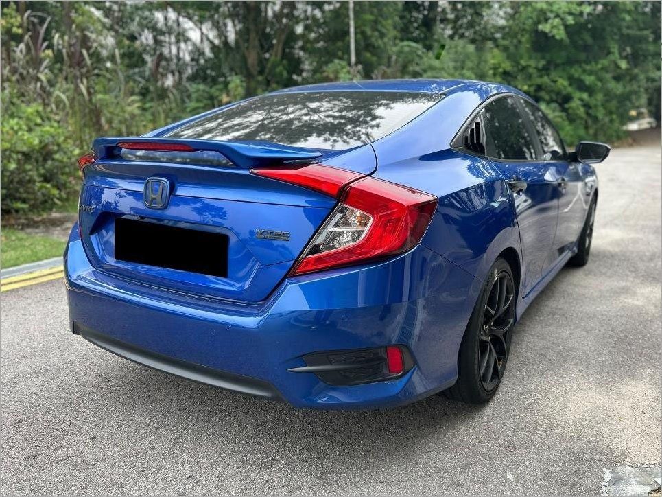 Honda Civic 1.5A VTEC Turbo Sunroof photo 3