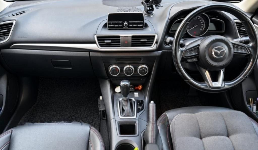 Mazda 3 1.5A Sunroof photo 5
