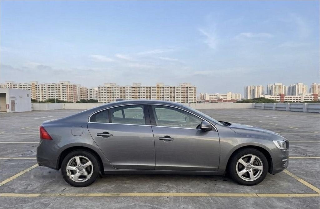 Volvo S60 T2 photo 2