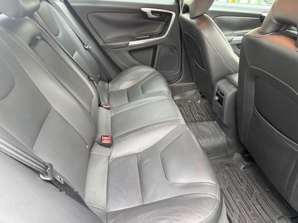 Volvo S60 T2 photo 8