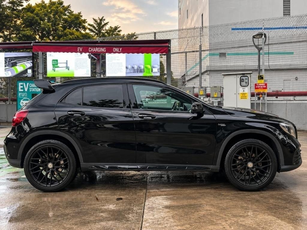 Mercedes-Benz GLA-Class GLA200 AMG Line photo 3