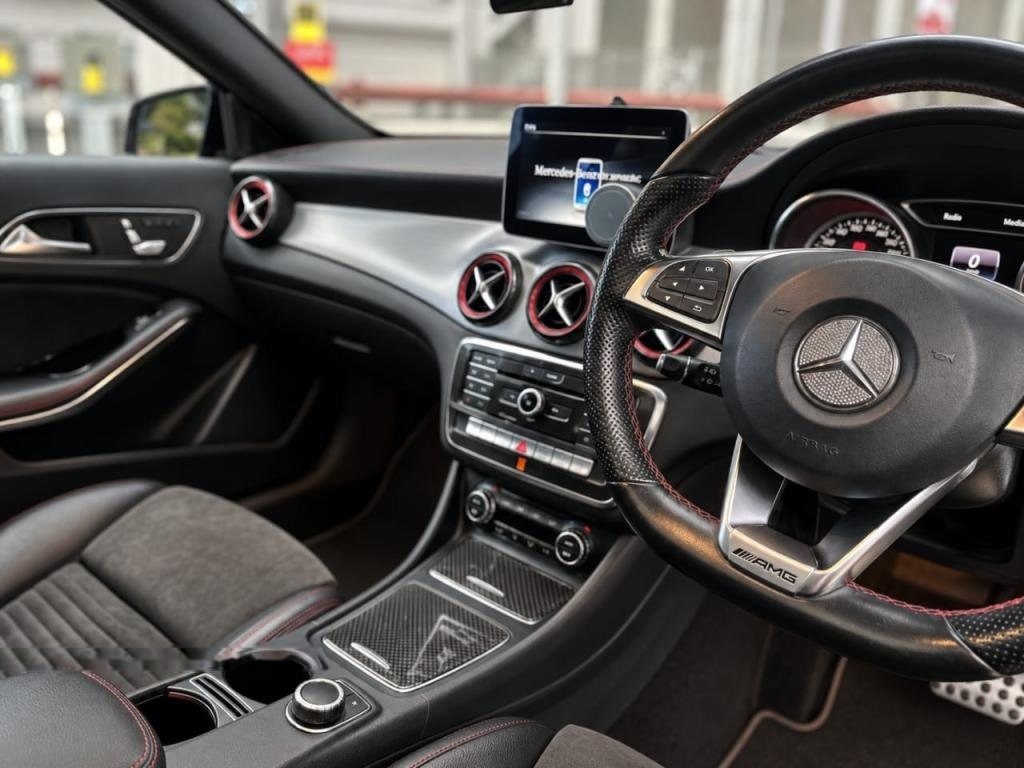Mercedes-Benz GLA-Class GLA200 AMG Line photo 5