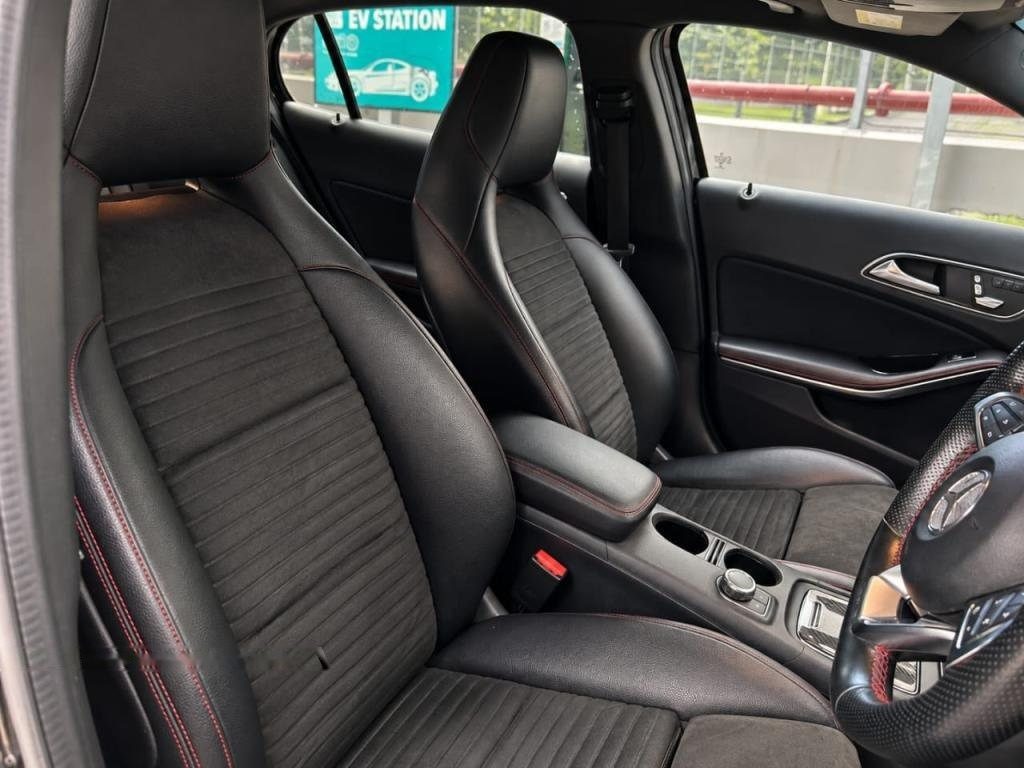 Mercedes-Benz GLA-Class GLA200 AMG Line photo 6