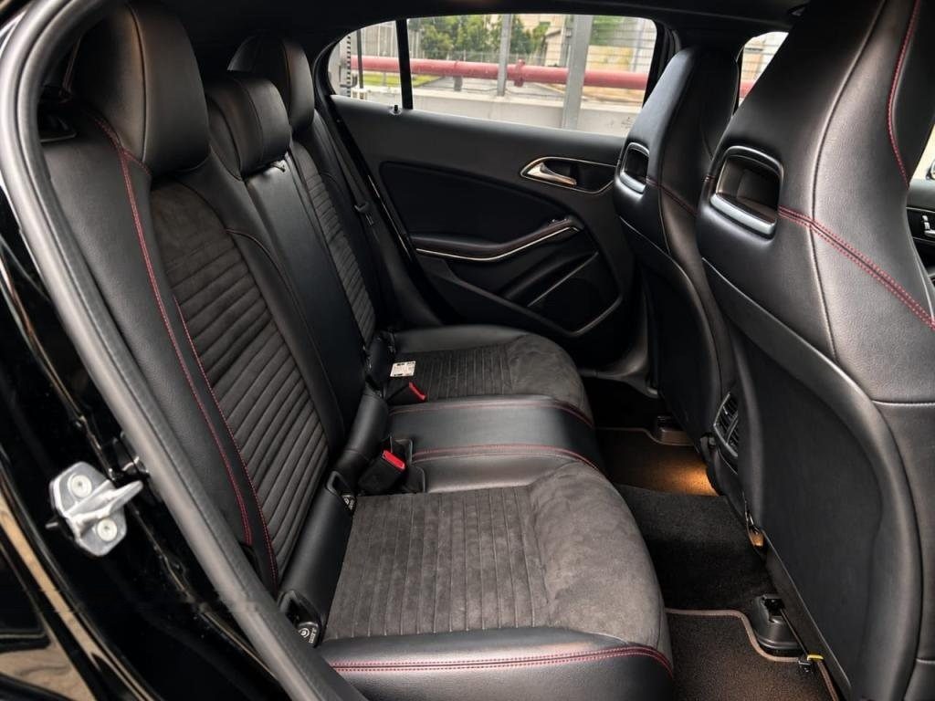 Mercedes-Benz GLA-Class GLA200 AMG Line photo 7