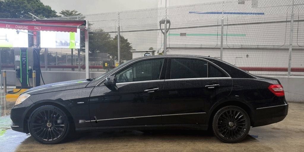 Mercedes-Benz E-Class E200 CGI (COE till 08/2030) photo 2