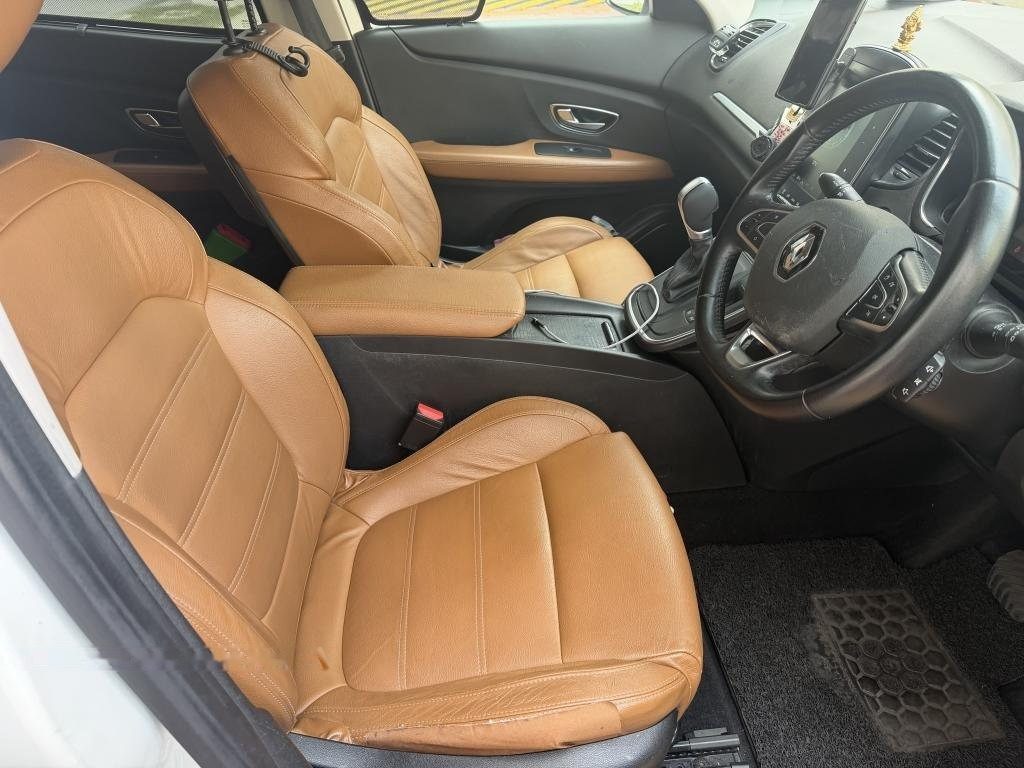 Renault Grand Scenic Diesel 1.5A dCi Moonroof photo 7