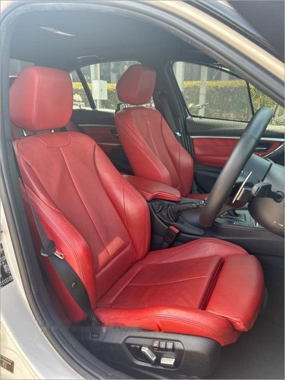 BMW 3 Series 320i (COE till 05/2036) photo 8
